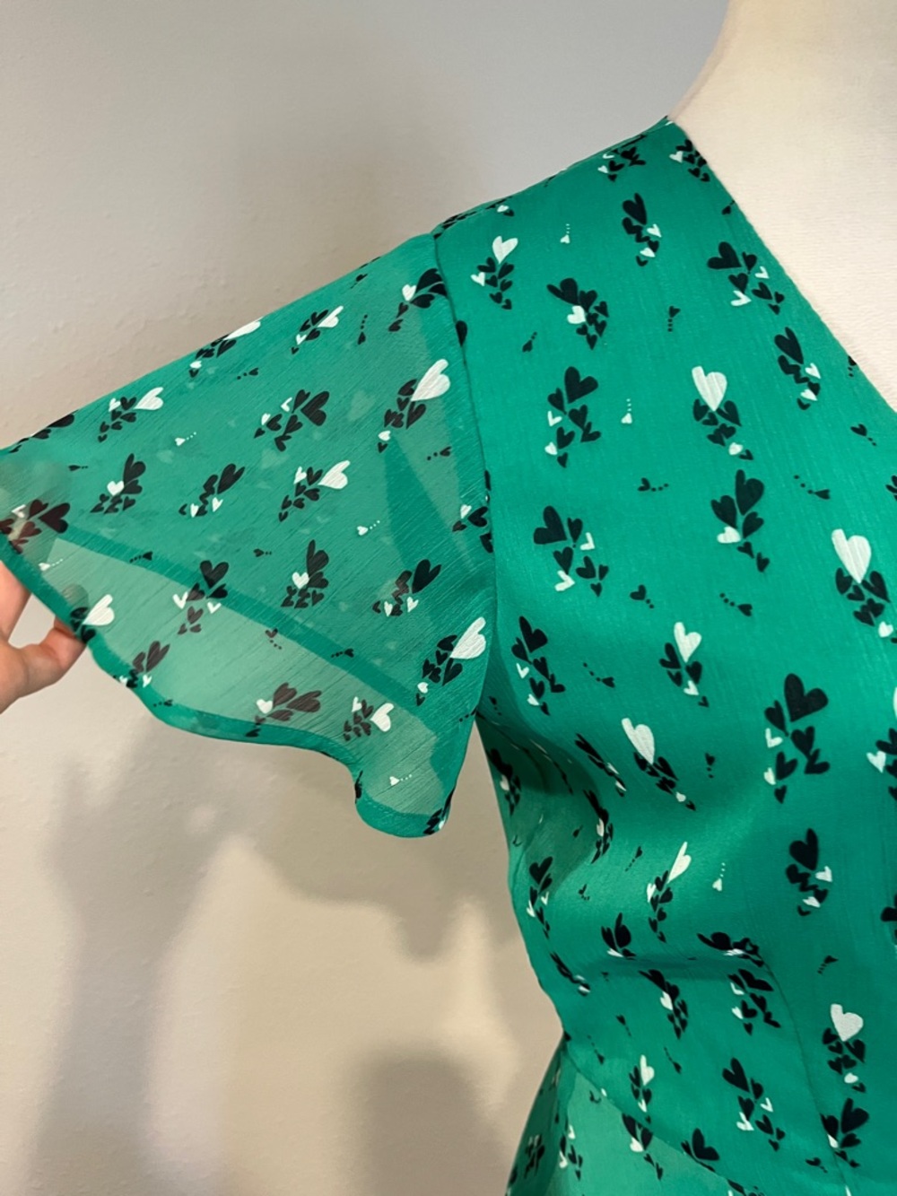 MaisonJules  short sleeve heart print‎ fake Wrap Dress size 4 - Picture 3 of 13